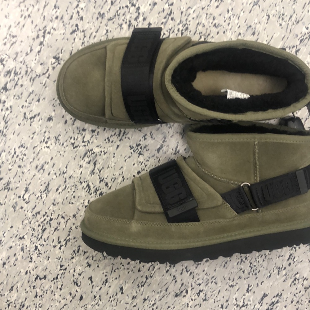 NEW UGG Classic Ultra Mini Hybrid Boot Women Size 10 Olive Green